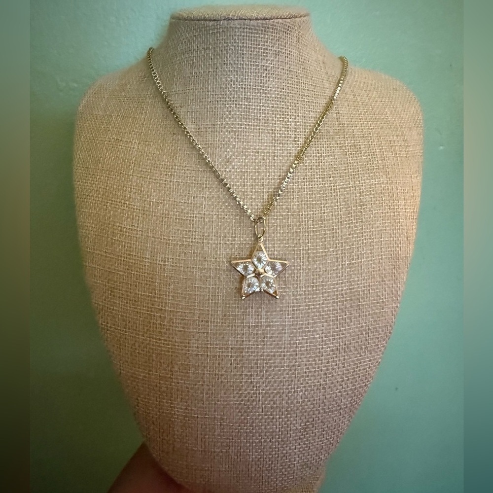 Gold Star Pendant Necklace